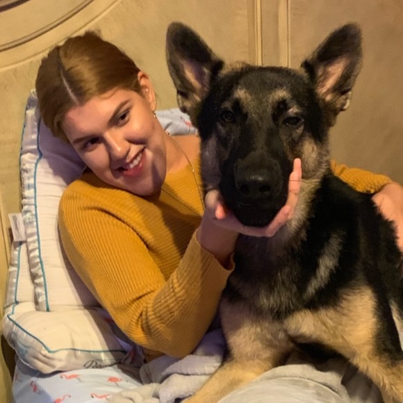 Meet your Posher, Claudia - Picture 1 of 1